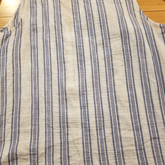 Torrid women's sleeveless top sz 2 - Picture 2 of 7